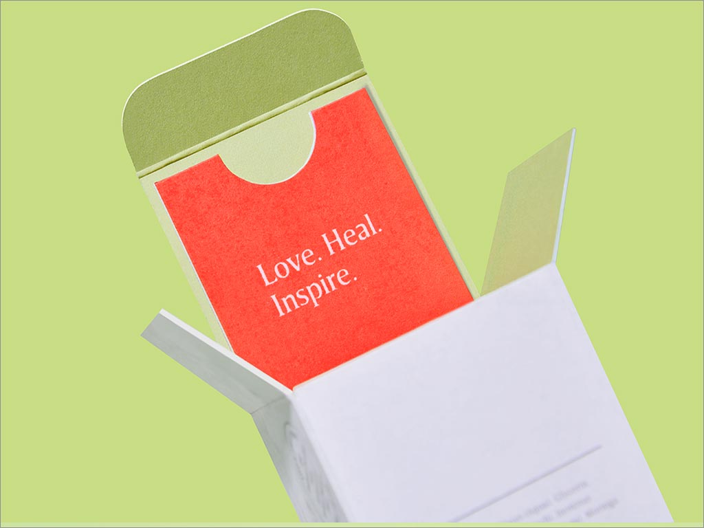 Urth化妝品外盒包裝設(shè)計(jì)開(kāi)口部分特寫(xiě)