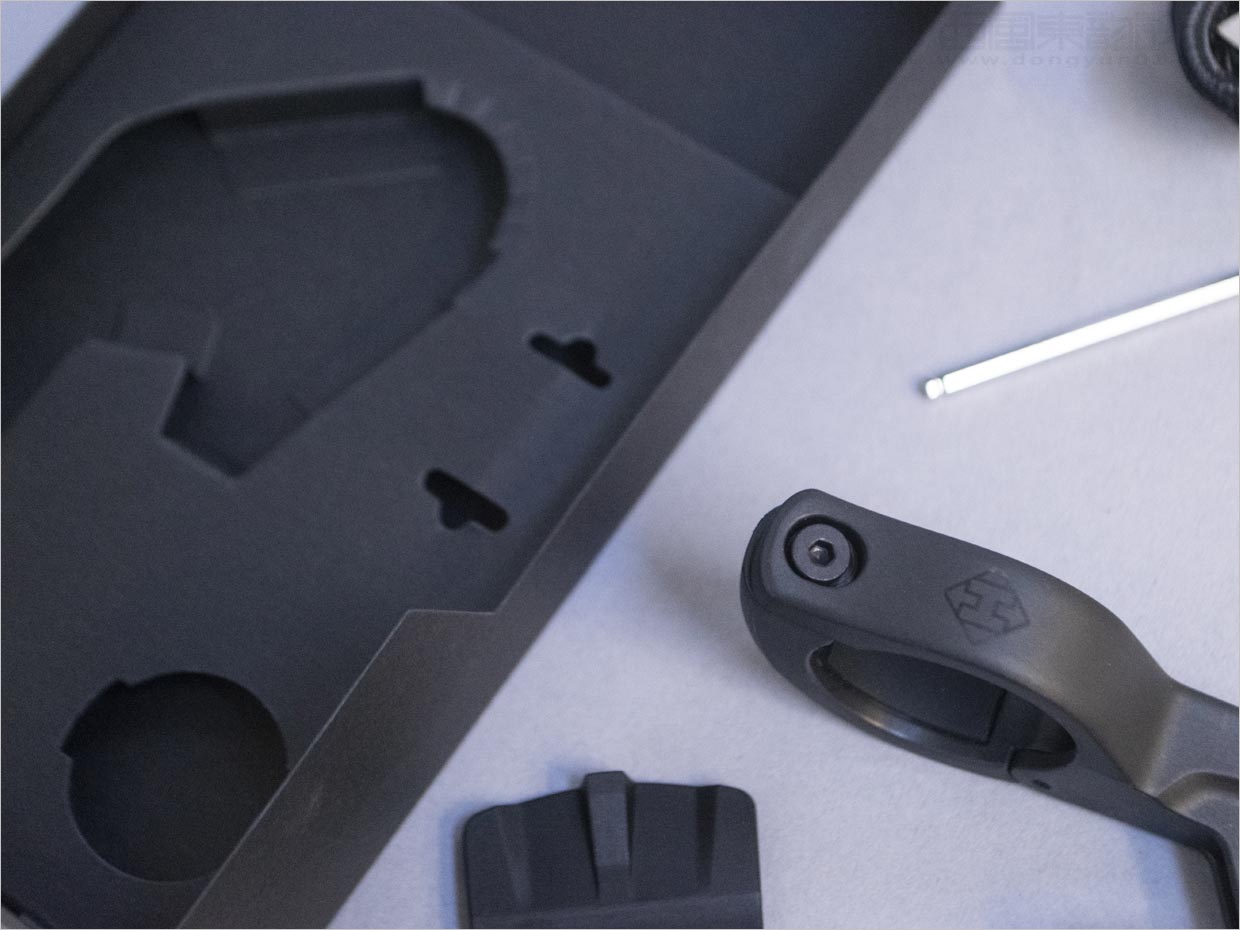 美國Hammerhead電子產(chǎn)品包裝盒內(nèi)部結(jié)構(gòu)包裝設(shè)計