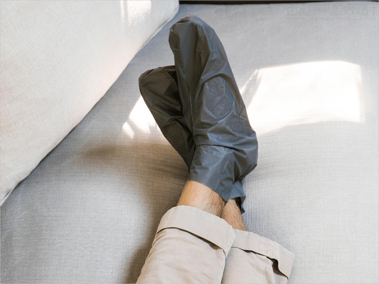 簡潔樸素的Feets清潔保濕足膜護(hù)理產(chǎn)品包裝設(shè)計之實物照片